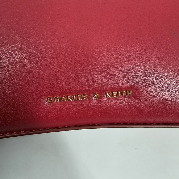 Charles & Keith NEW Red Quilted Crossbody Bag with Coin Case Pouch - Picture 3 of 14